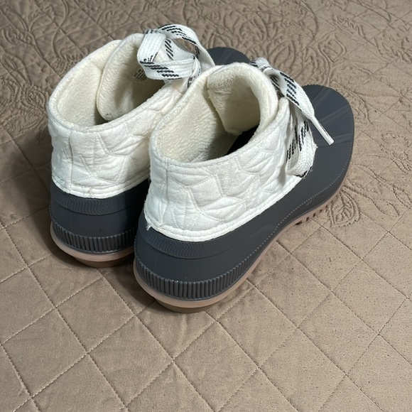 White ankle Duck boots - Picture 3 of 4